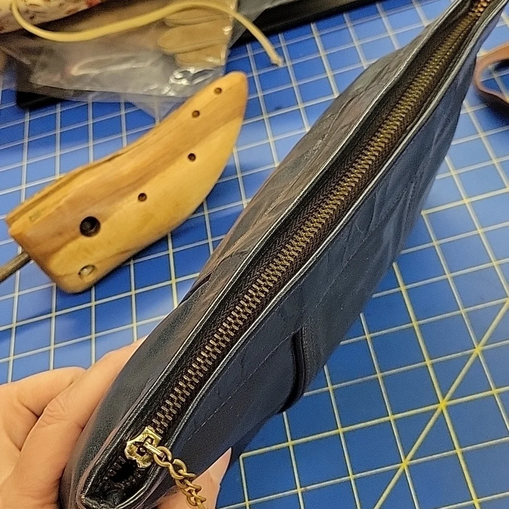 Dove Vintage Zipper Clutch Purse Dark Blue Leather 13 x 7 x 1
